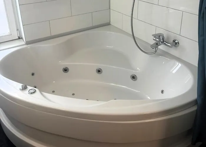 Lägenhet Grosse Neue In Mit Whirlpool Bern